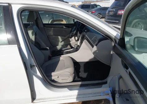 2018 Volkswagen Passat 2.0T Se z USA, uszkodzony, nr VIN 1VWBA7A38JC006617